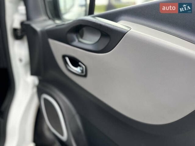 Белый Рено Трафик, объемом двигателя 1.6 л и пробегом 217 тыс. км за 13700 $, фото 66 на Automoto.ua