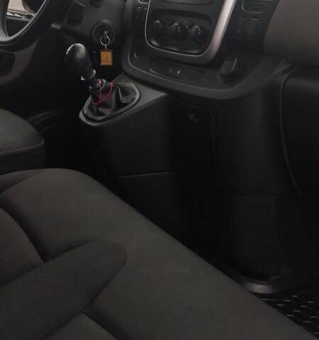 Белый Рено Трафик, объемом двигателя 1.6 л и пробегом 220 тыс. км за 11900 $, фото 12 на Automoto.ua