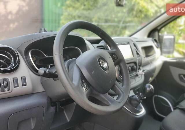 Белый Рено Трафик, объемом двигателя 1.6 л и пробегом 179 тыс. км за 15300 $, фото 6 на Automoto.ua