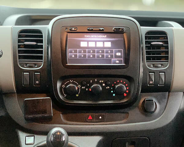 Белый Рено Трафик, объемом двигателя 1.6 л и пробегом 160 тыс. км за 14950 $, фото 19 на Automoto.ua