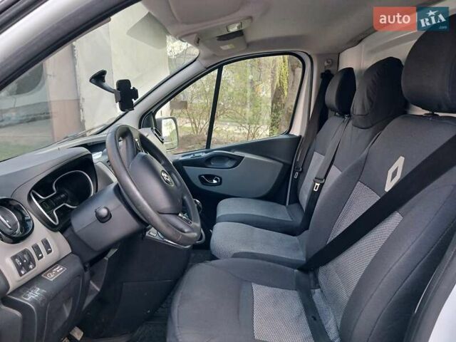 Білий Рено Трафік, об'ємом двигуна 1.6 л та пробігом 207 тис. км за 10980 $, фото 6 на Automoto.ua