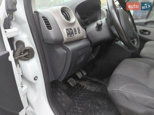Белый Рено Трафик, объемом двигателя 1.6 л и пробегом 317 тыс. км за 13700 $, фото 14 на Automoto.ua