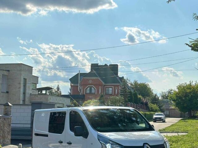 Белый Рено Трафик, объемом двигателя 1.6 л и пробегом 262 тыс. км за 13700 $, фото 2 на Automoto.ua