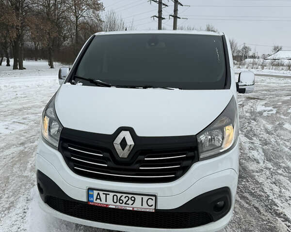 Белый Рено Трафик, объемом двигателя 1.6 л и пробегом 170 тыс. км за 22000 $, фото 2 на Automoto.ua
