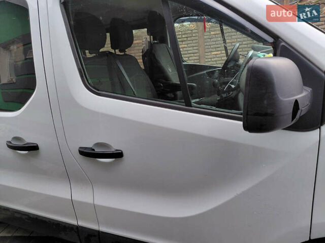 Белый Рено Трафик, объемом двигателя 1.6 л и пробегом 317 тыс. км за 13700 $, фото 6 на Automoto.ua