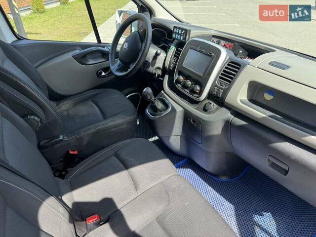 Белый Рено Трафик, объемом двигателя 1.6 л и пробегом 39 тыс. км за 19900 $, фото 14 на Automoto.ua