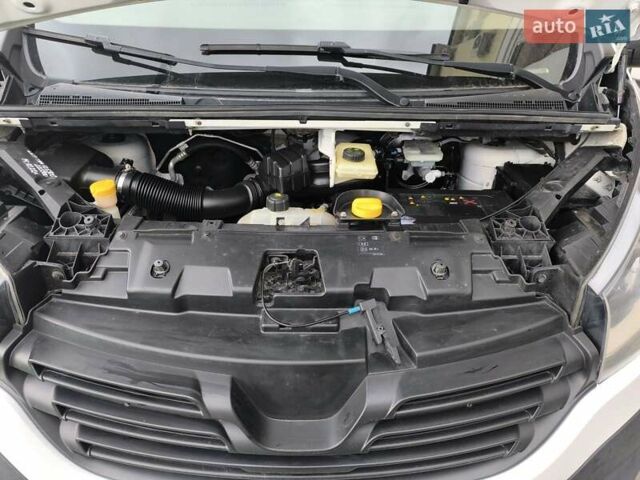 Белый Рено Трафик, объемом двигателя 1.6 л и пробегом 181 тыс. км за 15900 $, фото 11 на Automoto.ua