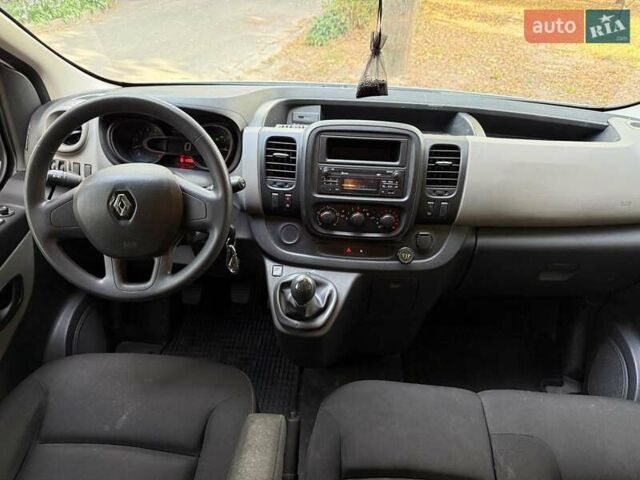 Белый Рено Трафик, объемом двигателя 1.6 л и пробегом 185 тыс. км за 16790 $, фото 19 на Automoto.ua