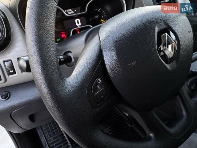 Белый Рено Трафик, объемом двигателя 1.6 л и пробегом 219 тыс. км за 13500 $, фото 14 на Automoto.ua