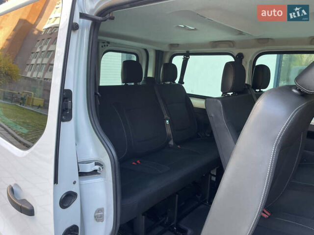 Белый Рено Трафик, объемом двигателя 1.6 л и пробегом 227 тыс. км за 16300 $, фото 25 на Automoto.ua