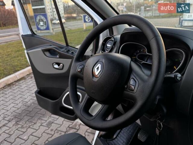 Белый Рено Трафик, объемом двигателя 1.6 л и пробегом 219 тыс. км за 13500 $, фото 7 на Automoto.ua