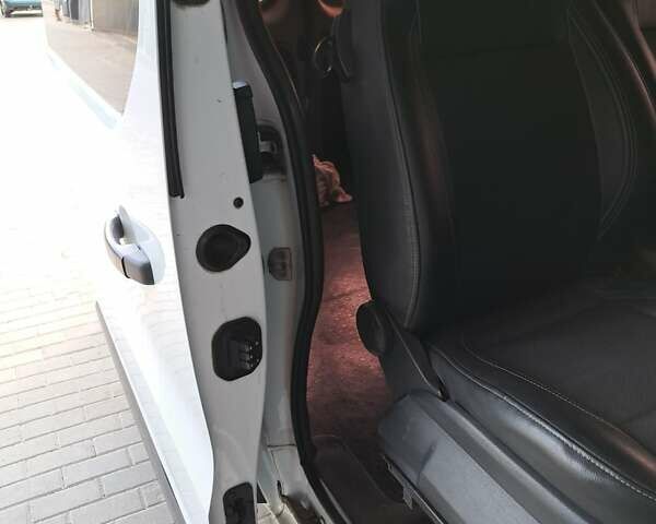 Белый Рено Трафик, объемом двигателя 1.6 л и пробегом 210 тыс. км за 14999 $, фото 22 на Automoto.ua