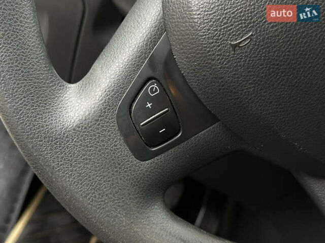 Белый Рено Трафик, объемом двигателя 1.6 л и пробегом 327 тыс. км за 14800 $, фото 27 на Automoto.ua