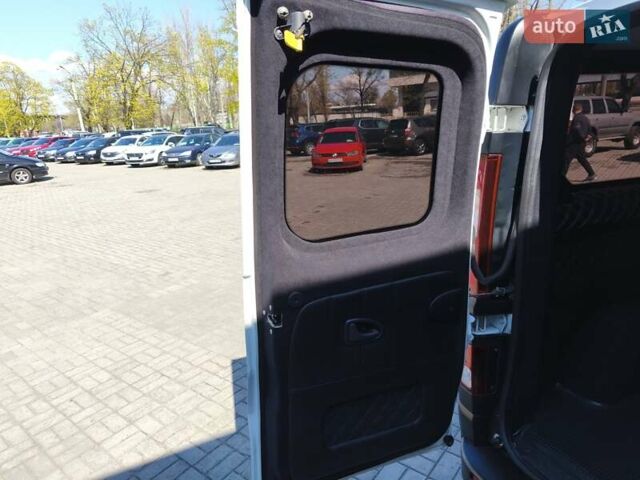 Белый Рено Трафик, объемом двигателя 1.6 л и пробегом 155 тыс. км за 15950 $, фото 16 на Automoto.ua