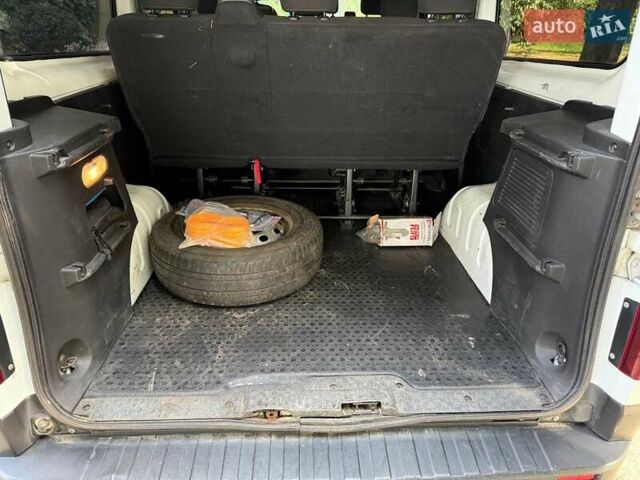 Белый Рено Трафик, объемом двигателя 1.6 л и пробегом 185 тыс. км за 16790 $, фото 20 на Automoto.ua