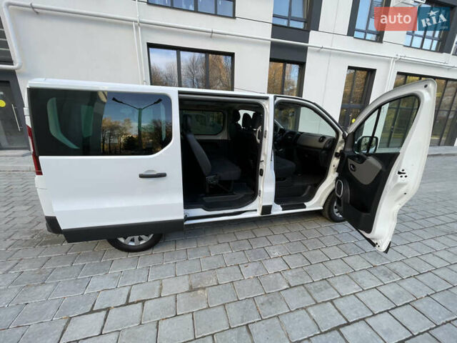 Белый Рено Трафик, объемом двигателя 1.6 л и пробегом 227 тыс. км за 16300 $, фото 22 на Automoto.ua