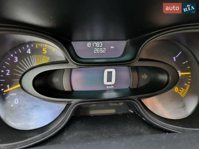 Белый Рено Трафик, объемом двигателя 1.6 л и пробегом 181 тыс. км за 15900 $, фото 28 на Automoto.ua