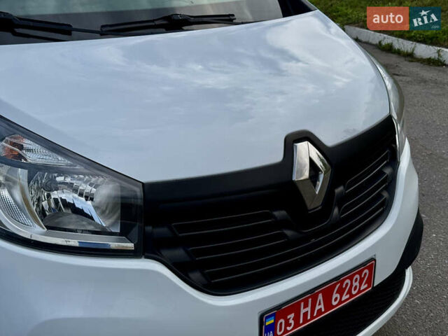Белый Рено Трафик, объемом двигателя 1.6 л и пробегом 245 тыс. км за 13150 $, фото 10 на Automoto.ua