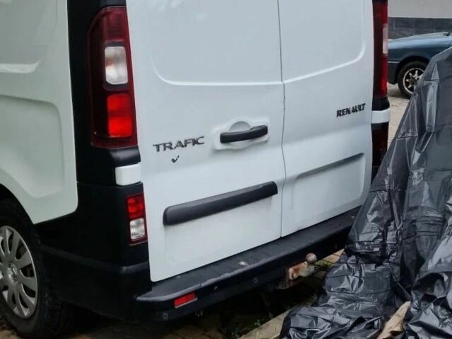 Белый Рено Трафик, объемом двигателя 1.6 л и пробегом 201 тыс. км за 10000 $, фото 3 на Automoto.ua
