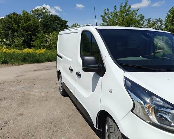 Белый Рено Трафик, объемом двигателя 1.6 л и пробегом 200 тыс. км за 13500 $, фото 1 на Automoto.ua