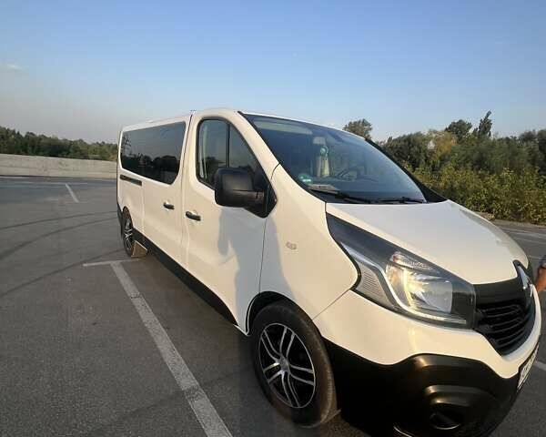 Белый Рено Трафик, объемом двигателя 1.6 л и пробегом 161 тыс. км за 15999 $, фото 2 на Automoto.ua
