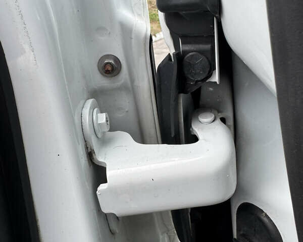 Белый Рено Трафик, объемом двигателя 1.6 л и пробегом 245 тыс. км за 13150 $, фото 25 на Automoto.ua