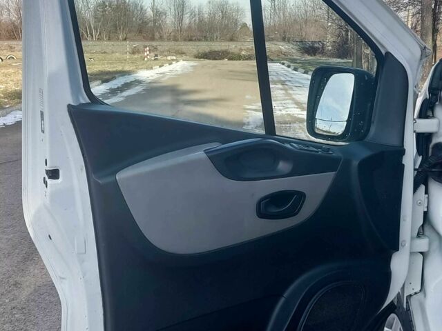 Белый Рено Трафик, объемом двигателя 1.6 л и пробегом 345 тыс. км за 12800 $, фото 12 на Automoto.ua