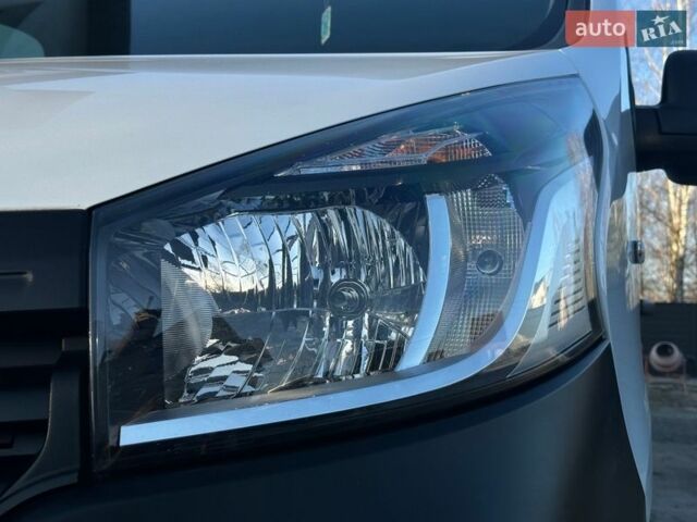 Білий Рено Трафік, об'ємом двигуна 1.6 л та пробігом 228 тис. км за 13200 $, фото 14 на Automoto.ua