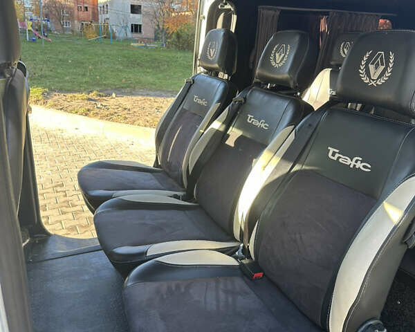 Білий Рено Трафік, об'ємом двигуна 1.6 л та пробігом 276 тис. км за 15500 $, фото 9 на Automoto.ua