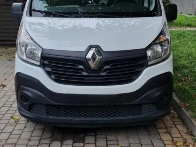 Белый Рено Трафик, объемом двигателя 1.6 л и пробегом 201 тыс. км за 10000 $, фото 2 на Automoto.ua