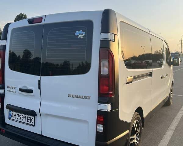 Белый Рено Трафик, объемом двигателя 1.6 л и пробегом 161 тыс. км за 15999 $, фото 4 на Automoto.ua