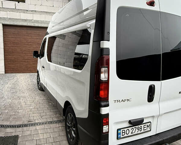 Белый Рено Трафик, объемом двигателя 1.6 л и пробегом 305 тыс. км за 16500 $, фото 1 на Automoto.ua