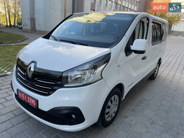 Белый Рено Трафик, объемом двигателя 1.6 л и пробегом 227 тыс. км за 16300 $, фото 1 на Automoto.ua