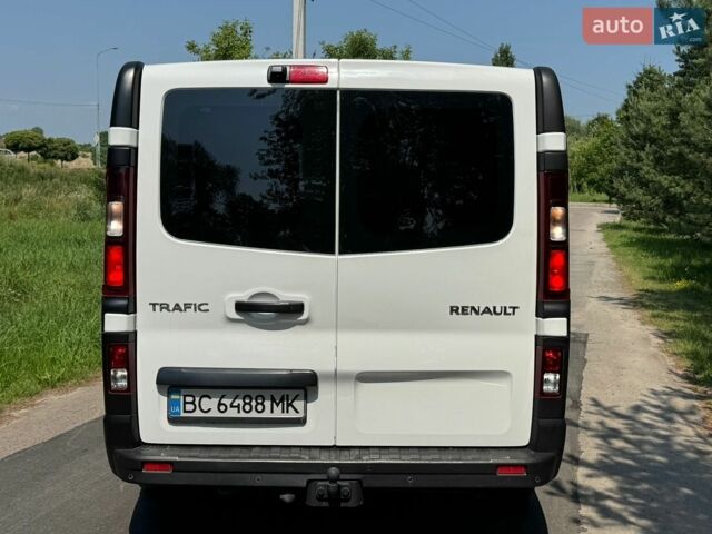 Белый Рено Трафик, объемом двигателя 1.6 л и пробегом 255 тыс. км за 14500 $, фото 4 на Automoto.ua