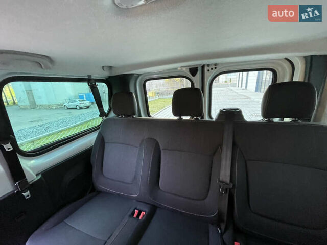 Белый Рено Трафик, объемом двигателя 1.6 л и пробегом 227 тыс. км за 16300 $, фото 29 на Automoto.ua