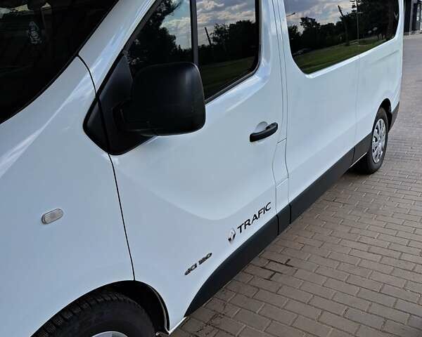 Белый Рено Трафик, объемом двигателя 1.6 л и пробегом 210 тыс. км за 14999 $, фото 19 на Automoto.ua