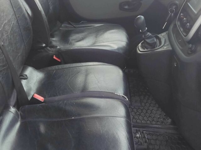 Белый Рено Трафик, объемом двигателя 1.6 л и пробегом 345 тыс. км за 12800 $, фото 16 на Automoto.ua