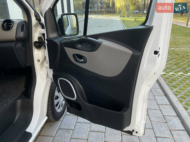 Белый Рено Трафик, объемом двигателя 1.6 л и пробегом 227 тыс. км за 16300 $, фото 21 на Automoto.ua