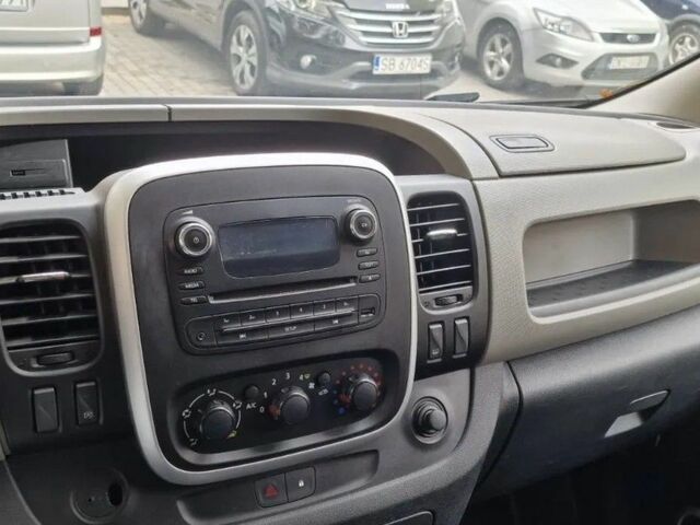 Белый Рено Трафик, объемом двигателя 1.6 л и пробегом 201 тыс. км за 10000 $, фото 5 на Automoto.ua