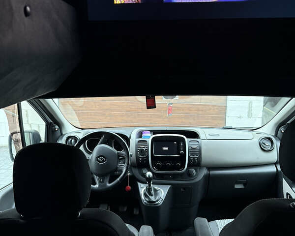 Белый Рено Трафик, объемом двигателя 1.6 л и пробегом 305 тыс. км за 16500 $, фото 4 на Automoto.ua