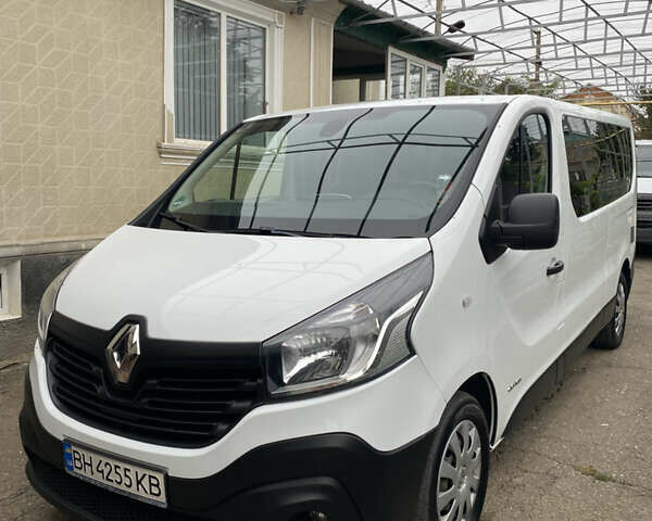 Белый Рено Трафик, объемом двигателя 1.6 л и пробегом 240 тыс. км за 14900 $, фото 2 на Automoto.ua