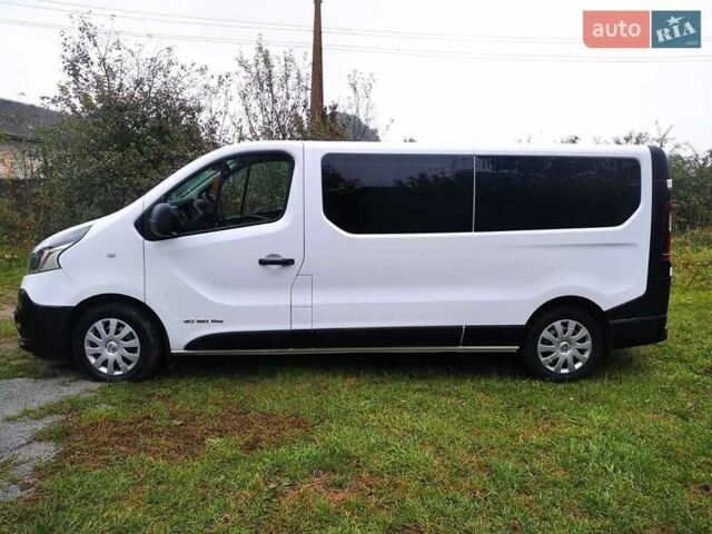 Белый Рено Трафик, объемом двигателя 1.6 л и пробегом 214 тыс. км за 16300 $, фото 1 на Automoto.ua