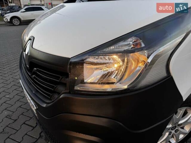 Белый Рено Трафик, объемом двигателя 1.6 л и пробегом 219 тыс. км за 13500 $, фото 40 на Automoto.ua