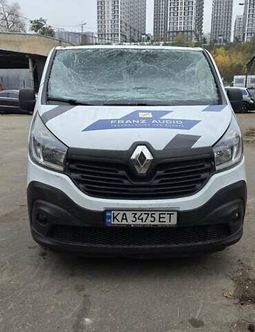 Белый Рено Трафик, объемом двигателя 1.6 л и пробегом 449 тыс. км за 9000 $, фото 2 на Automoto.ua