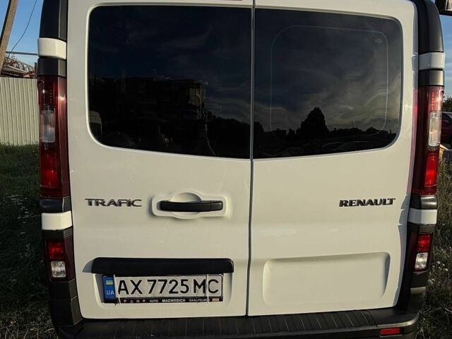 Белый Рено Трафик, объемом двигателя 1.6 л и пробегом 337 тыс. км за 15990 $, фото 4 на Automoto.ua