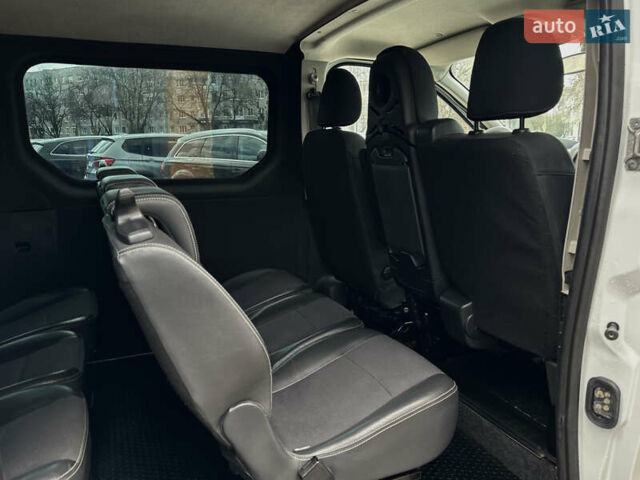 Белый Рено Трафик, объемом двигателя 1.6 л и пробегом 247 тыс. км за 16400 $, фото 21 на Automoto.ua