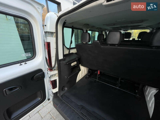 Белый Рено Трафик, объемом двигателя 1.6 л и пробегом 227 тыс. км за 16300 $, фото 32 на Automoto.ua