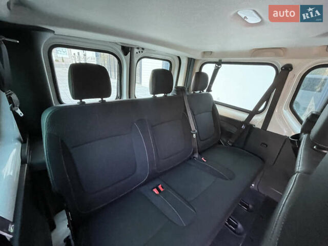 Белый Рено Трафик, объемом двигателя 1.6 л и пробегом 227 тыс. км за 16300 $, фото 27 на Automoto.ua