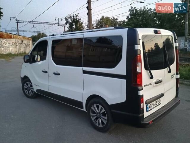 Белый Рено Трафик, объемом двигателя 1.6 л и пробегом 225 тыс. км за 16200 $, фото 5 на Automoto.ua