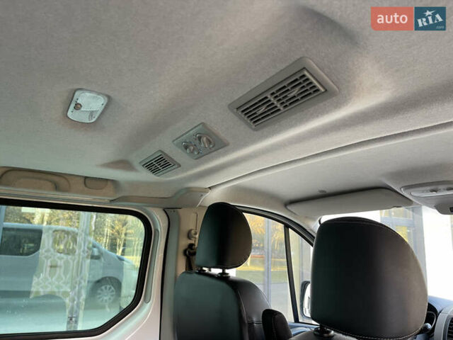 Белый Рено Трафик, объемом двигателя 1.6 л и пробегом 227 тыс. км за 16300 $, фото 24 на Automoto.ua